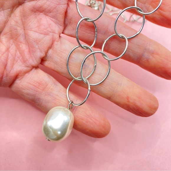 Imitation Pearl Pendant Silver Tone Necklace - Picture 7 of 7